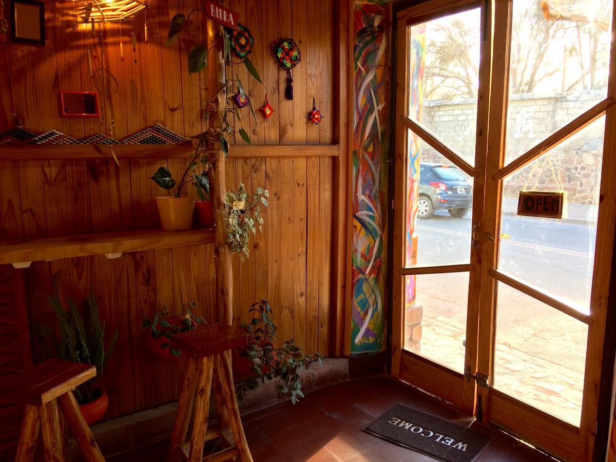 La Puerta Verde Hostel & Bar อูมาวากา ภายนอก รูปภาพ