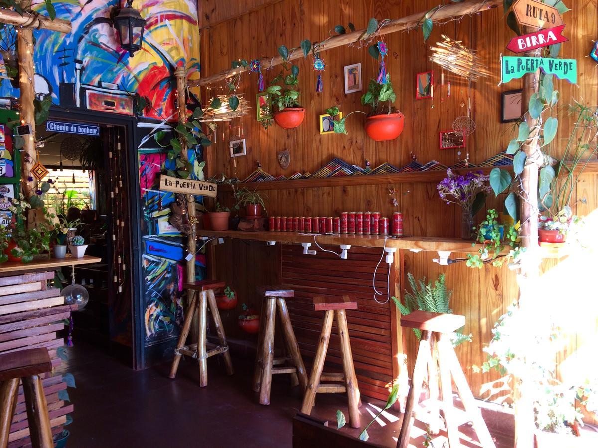 La Puerta Verde Hostel & Bar อูมาวากา ภายนอก รูปภาพ